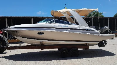 Triton 240 Open